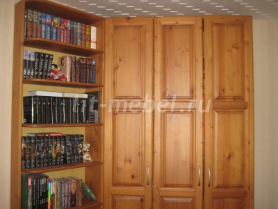 Распашной шкаф и книжный стеллаж